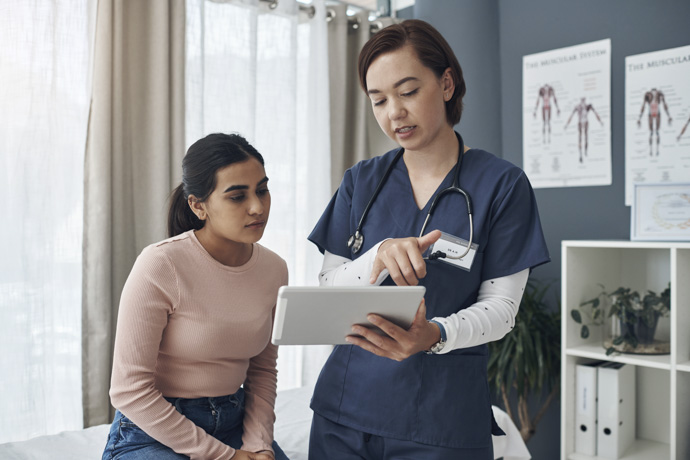 Médico explica resultados de prueba de tolerancia oral a la glucosa 