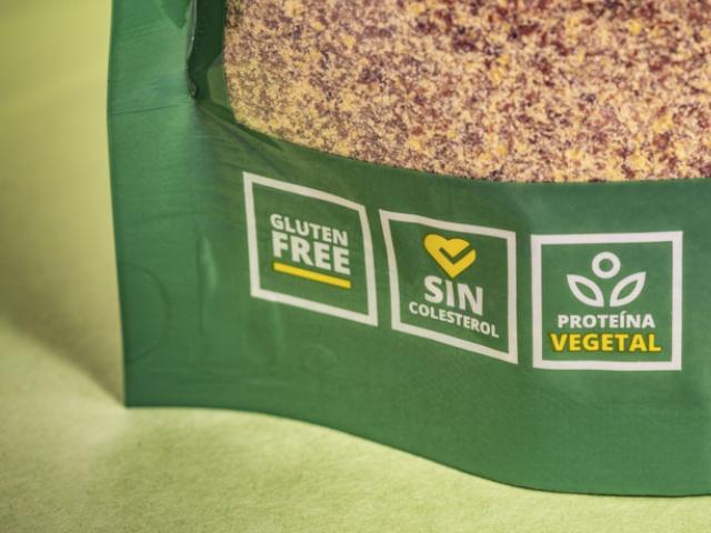 Etiquetas de empaques de alimentos que contienen gluten y opciones saludables en Ecuador.