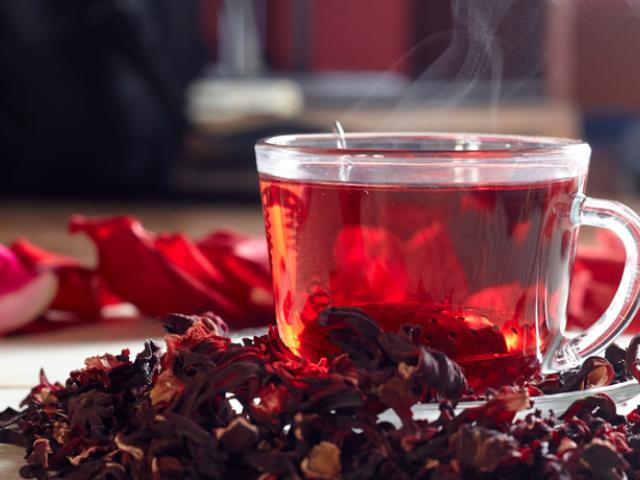 Propiedades del té de hibisco frío.